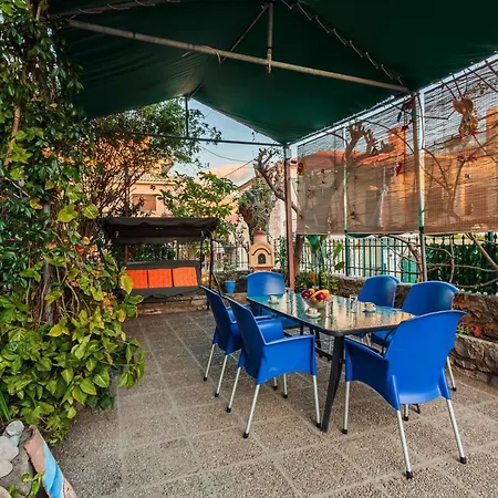 Spacious Family Retreat - The Hidden Courtyard * 圣尼古拉奥斯
